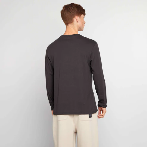 long-sleeved jersey t-shirt